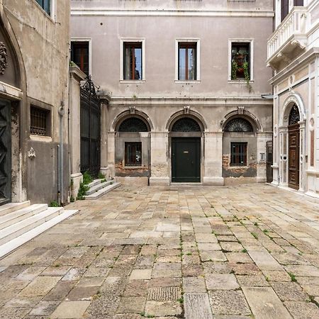 Palazzo Borgoloco Apartment Venice Exterior photo